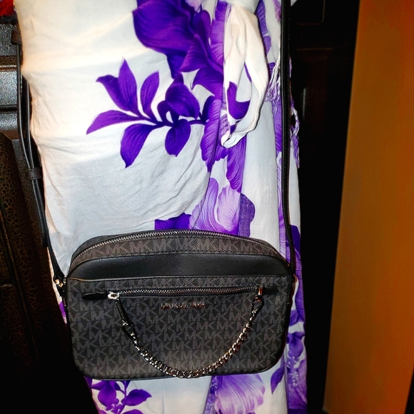 AUTHENTIC Michael Kors crossbody💖 NEW - Picture 1 of 16